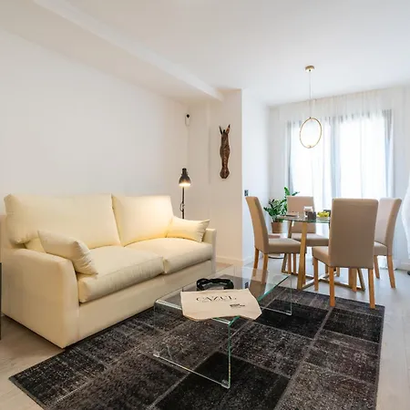 Pulp Fiction, By Cazul Apartment Malaga